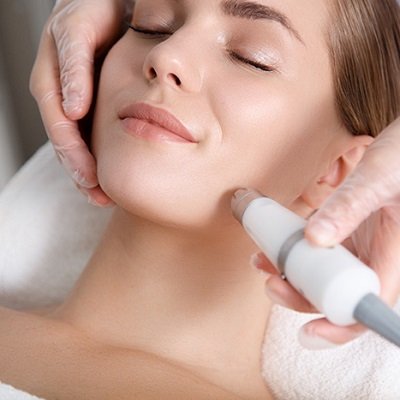 العلاج بالليزر في مسقط | العناية بالبشرة بالليزر في عمان